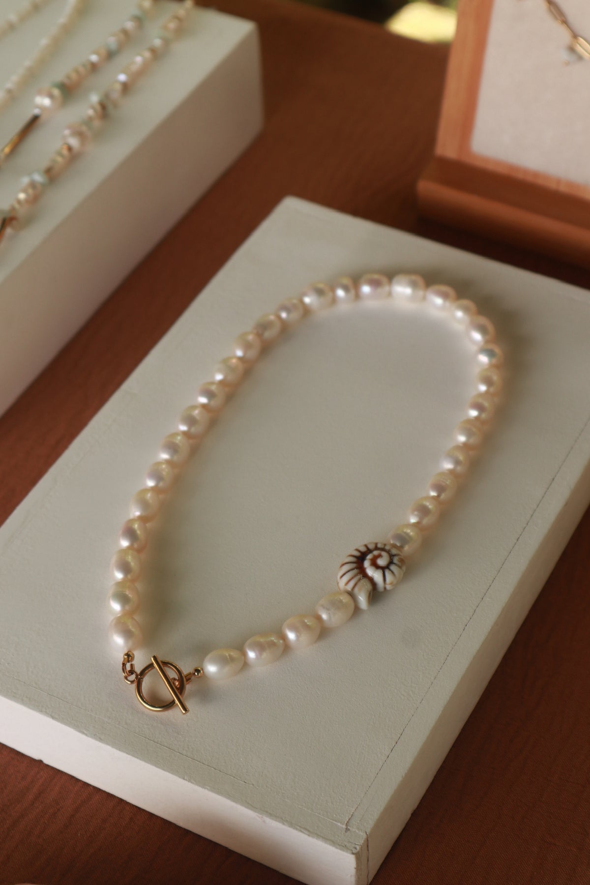 Pearl choker