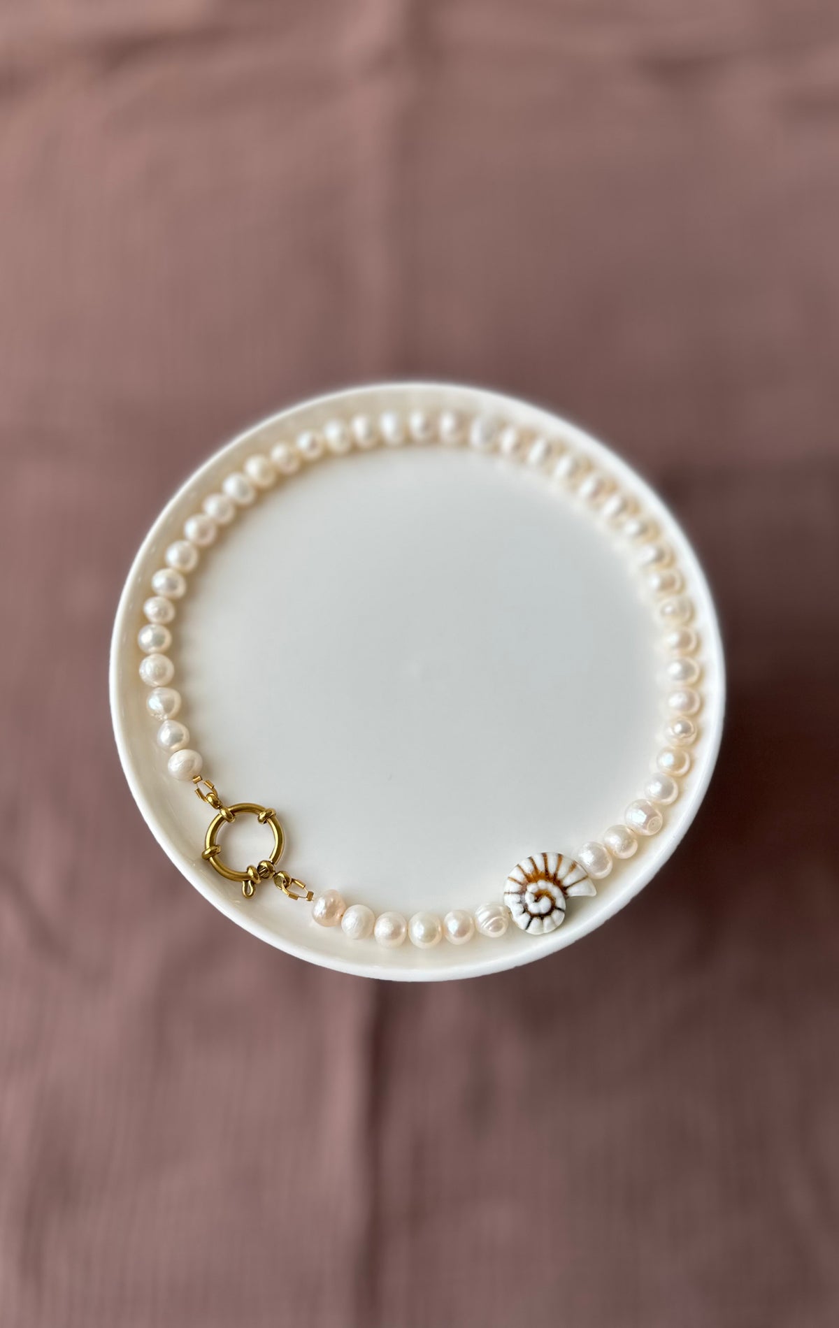 Pearl choker