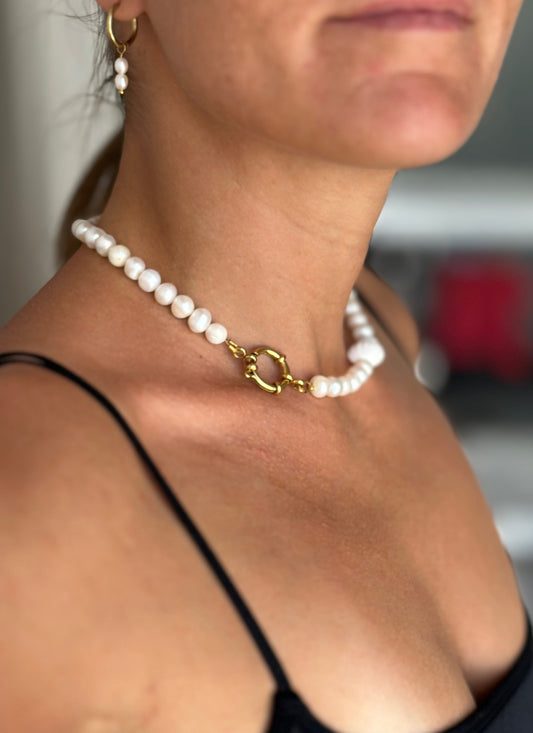 Pearl choker