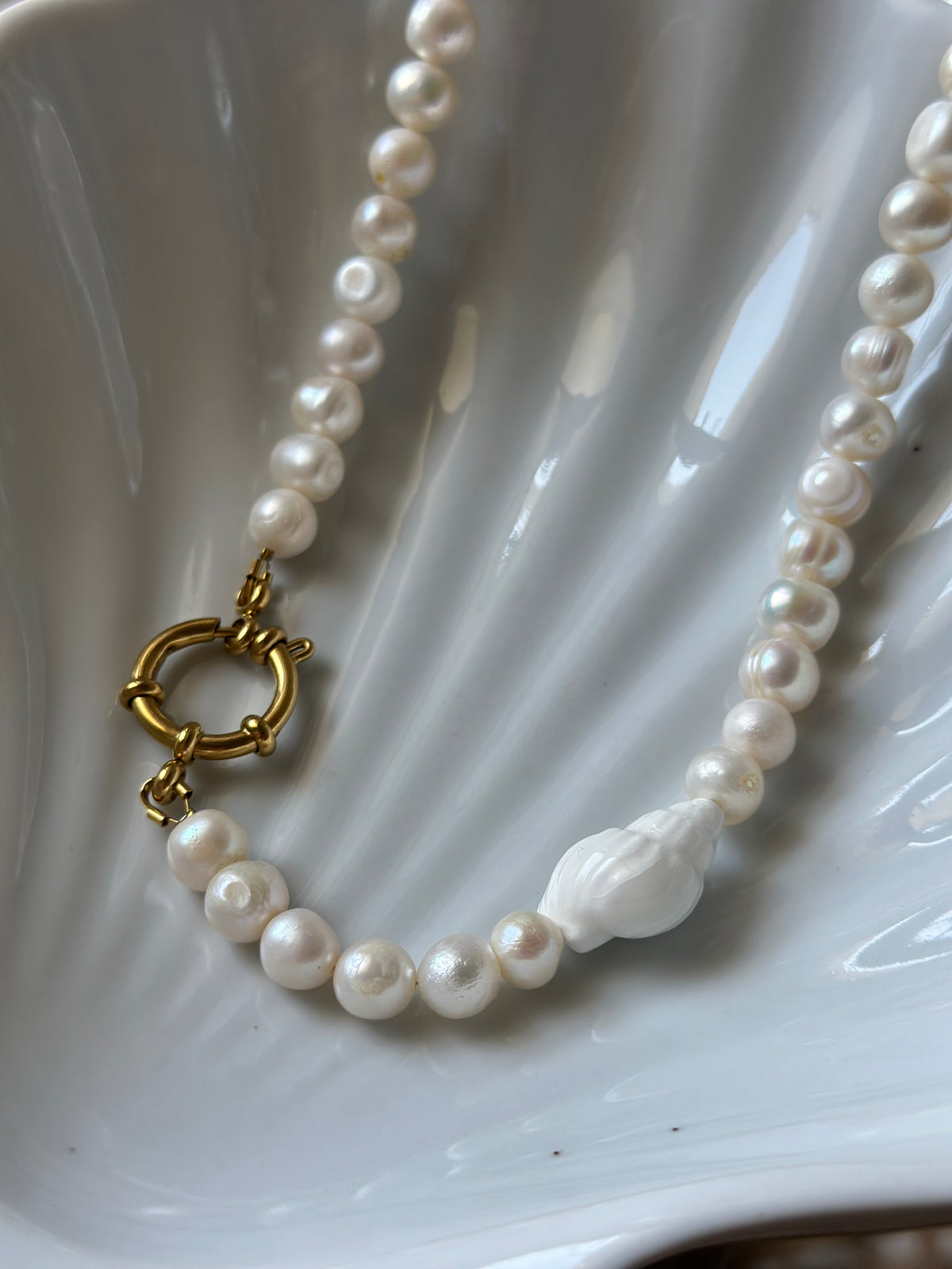 Pearl choker