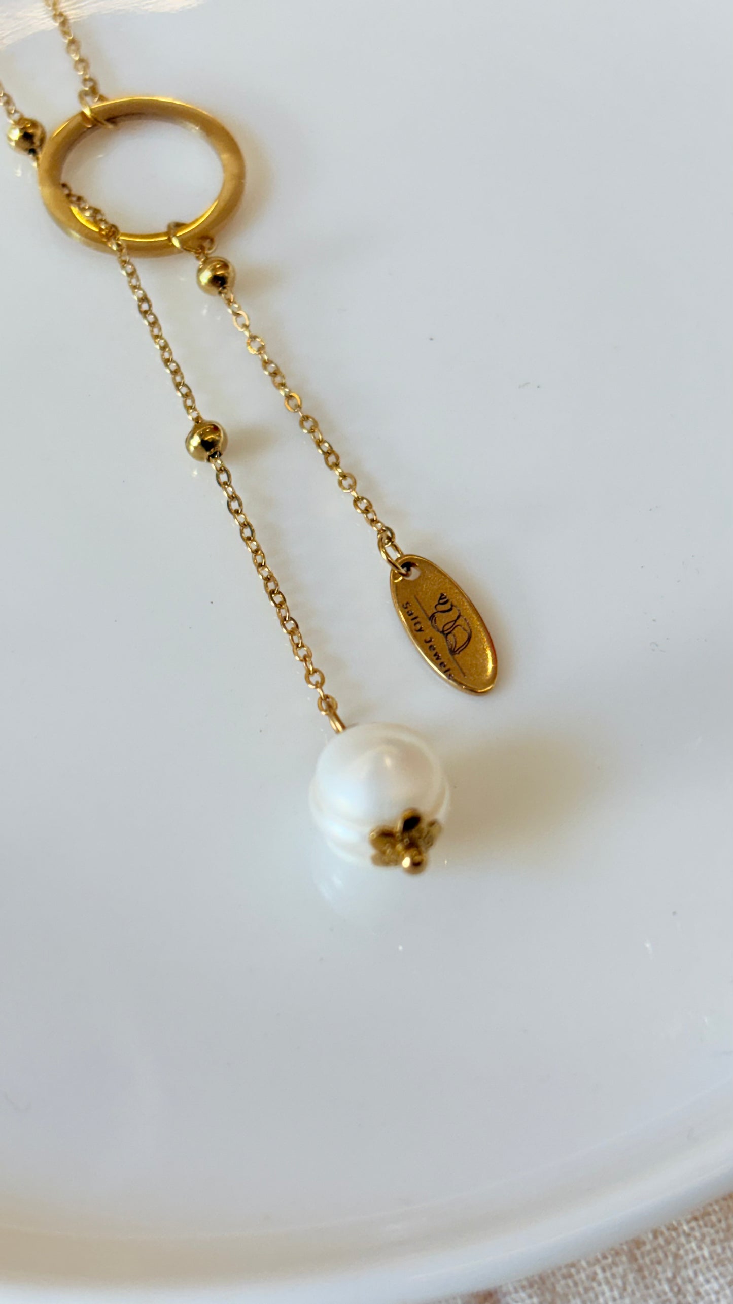 Y-Shaped Pearl Necklace